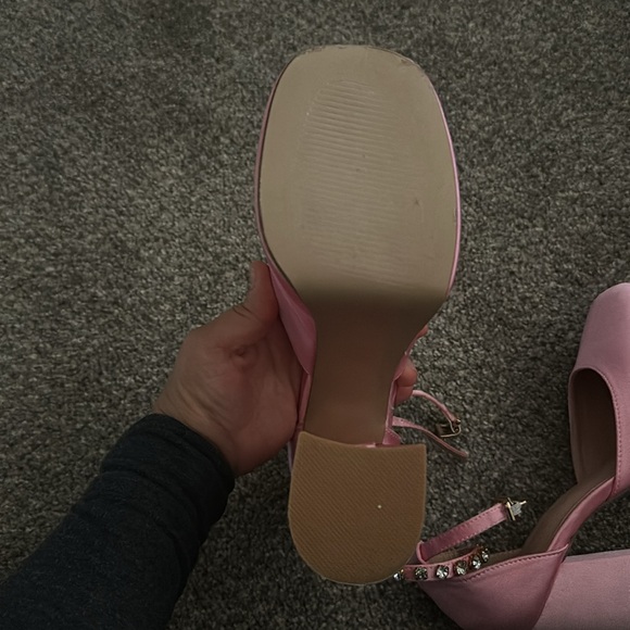Cute coquette pink platforms heels Size 7.5. - Picture 6 of 7